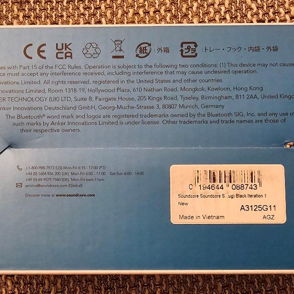Neu und verschlossen (s. Bild 4)
Originalpreis: 74,99€

° Bluetooth-Lautsprecher
° 20h Wiedergabezeit
° wasserdicht nach IPX7
° 16W
° über 100 Lautsprecher miteinander koppeln
° Laden mit USB-C
° Freisprecheinrichtung