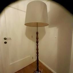 Antike braune Stehlampe mit modernen grauen Schirm

Höhe 1,60 cm

Nur Abholung!!!

Keine Garantie oder Rücknahme da Privatverkauf