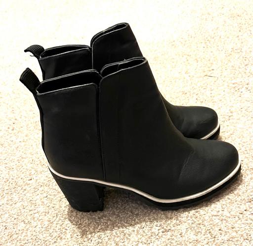 Buy & Sell South West London West Brompton - South West London - Photos for Monki Chelsea Ankle Boots Size Uk 4