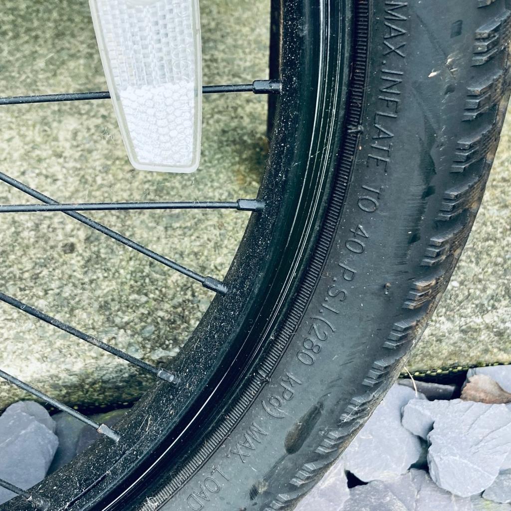 Good condition one handle pitted on rubber so I’ve taped it picture shows this but other than that it’s good wheels are 15” (from inside rim diameter before the tyre is on ) collection only from S72
