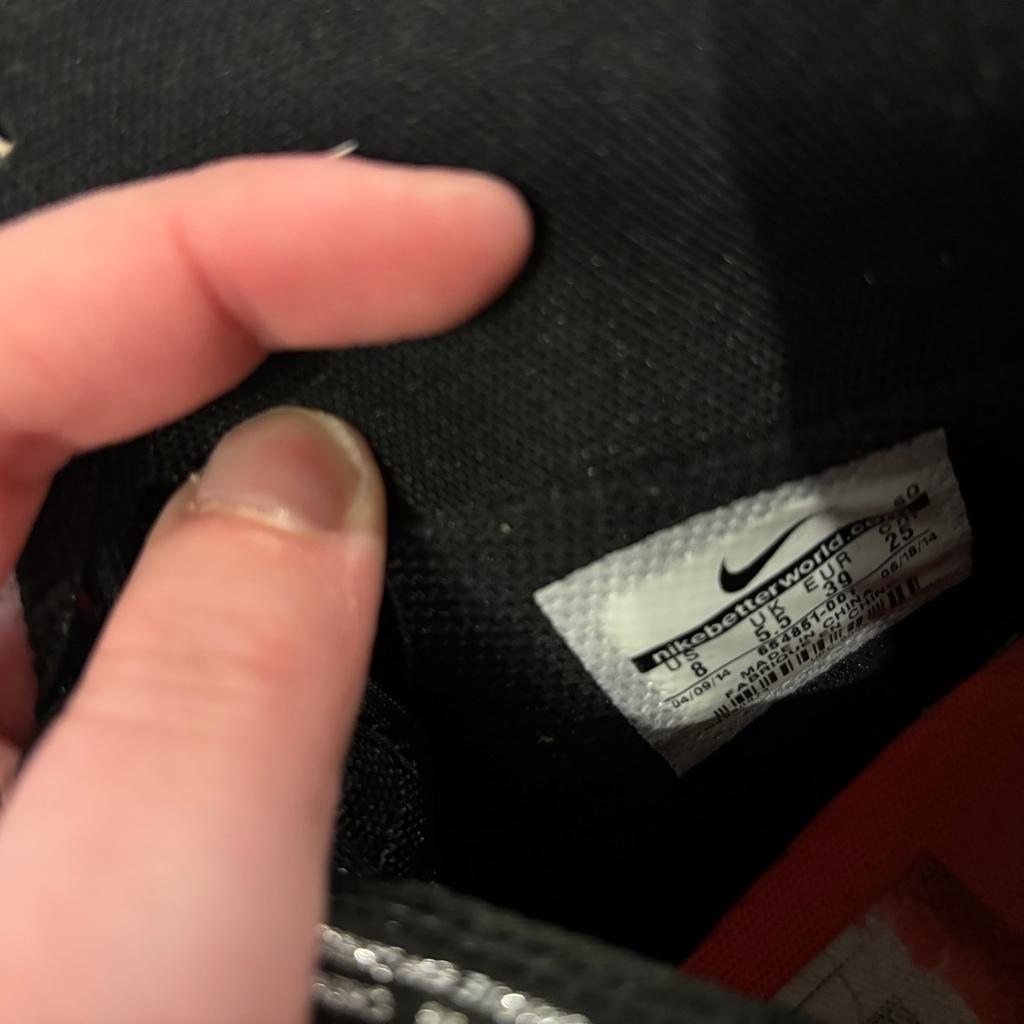 NIKE SPORTSWEAR
Sneaker 'AIR FORCE 1 07 MID' in schwarz kaum getragen

Nur Abholung