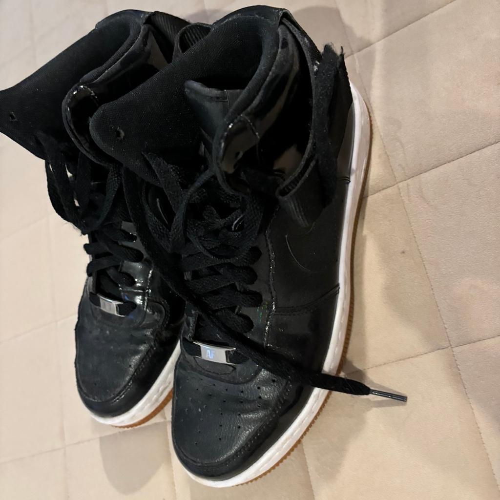NIKE SPORTSWEAR
Sneaker 'AIR FORCE 1 07 MID' in schwarz kaum getragen

Nur Abholung