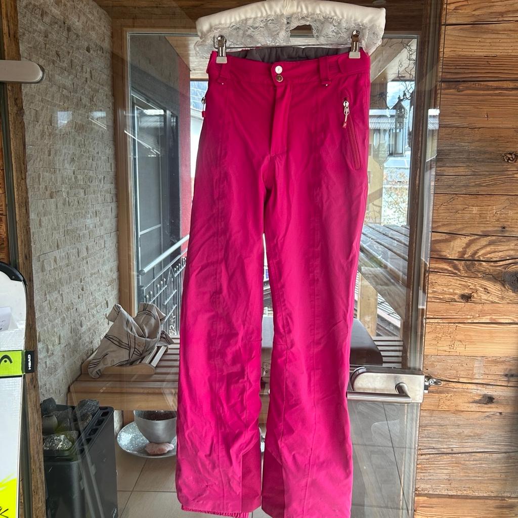 Verkaufe coole Peak Performance Jacke und Hose in Gr. 164

Das Set befindet sich in einem sehr guten Zustand, bis auf minimale Schnitte beim Beinbereich. Lassen sich leider nicht vermeiden. (Schischuhe)

Farbe: pink