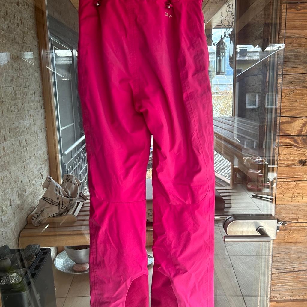 Verkaufe coole Peak Performance Jacke und Hose in Gr. 164

Das Set befindet sich in einem sehr guten Zustand, bis auf minimale Schnitte beim Beinbereich. Lassen sich leider nicht vermeiden. (Schischuhe)

Farbe: pink