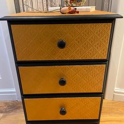 Lovely three draw cupboard. Painted gold and black. Has textured wallpaper on the draw fronts and top to take it from average to outstanding. Suitable for many rooms in the home.
43.5 cm D x 49 cm W x 71 cm H