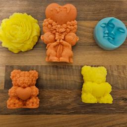 Handmade candles and wax melts. Can choose colours of choice.
Teddy bears holding bouquet £3.50 or 2 for £6
Teddy bear melts £2 each or 3 for £5
Rose melts or candles £3 each or 2 for £5
Sun and moon melts £2 each or 3 for £5
Items shown are strawberry and mint (yellow 1s)
freesia and fresh linen ( peachy )
Can add a wick to melts to make a cute candle. All made with soy wax
Look at page for other items