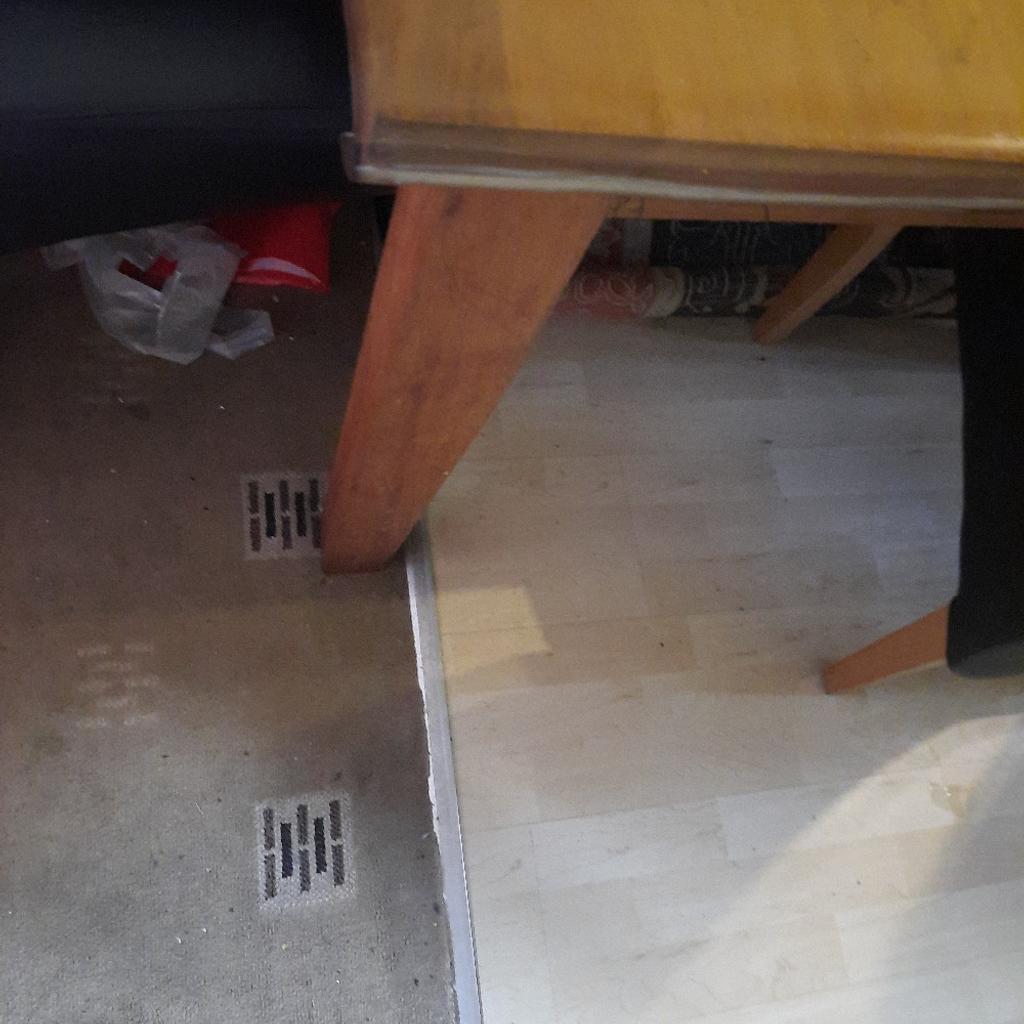 8 sitter dinning table has a thick plastic protector on table to protect
needs to go asap
open to offers