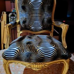 Poltrona stile barocco rococò francese in finitura oro con stampa zebrato in perfette condizioni praticamente nuova.
Misure altezza 115 cm
Larghezza  65 cm
Profondità 70 cm.