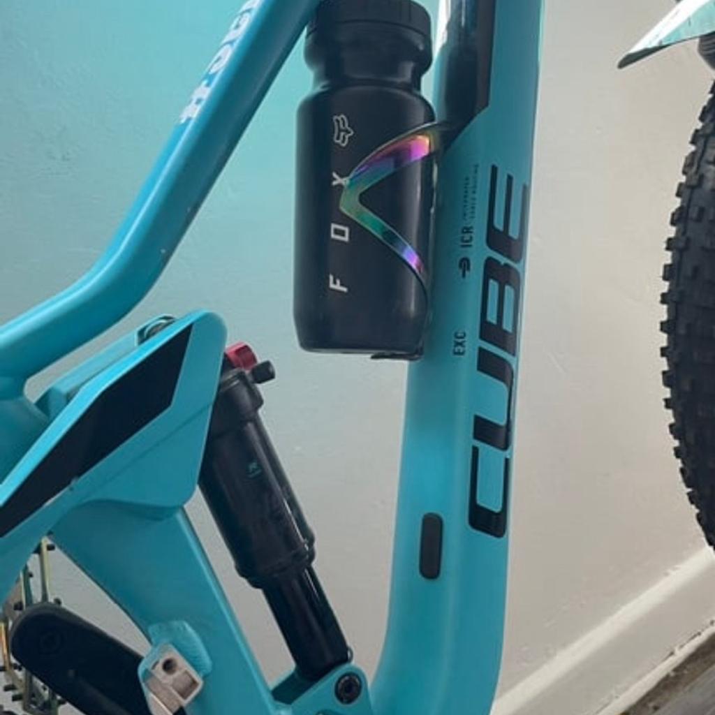OPEN TO OFFERS
Blue cube sting mountain bike
Xs
Performance dropper post
Redbull racing peddles with matching grips and bottle holder
Well looked after, hardly ridden due to being away a lot with work.
Had a service since ownership.
Bought brand new for £1600