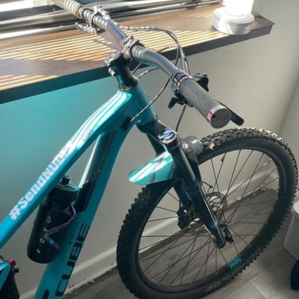 OPEN TO OFFERS
Blue cube sting mountain bike
Xs
Performance dropper post
Redbull racing peddles with matching grips and bottle holder
Well looked after, hardly ridden due to being away a lot with work.
Had a service since ownership.
Bought brand new for £1600