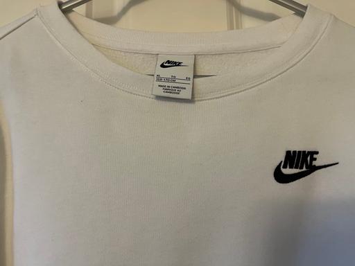 Buy & Sell Surrey Epsom and Ewell - Photos for White Nike sweatshirt unisex age 13-15