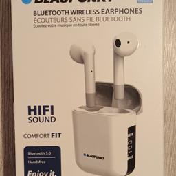 Verkaufe neue In Ear Bluetooth Kopfhörer von Blaupunkt. Sie wurden nur für die Fotos und den Funktionstest ausgepackt. 
20 € 
4 € Versand innerhalb Deutschland, oder Abholung in 59071 Hamm. 
Keine Garantie oder Rücknahme. 
Sehen Sie auch in meinen anderen Auktionen rein.