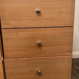 Bedside table. Good condition. Can also be used as a chest of drawers for a child.
Width 17.5 inches (45cm)
Depth 18.5 inches (47cm)
Length 27.5 inches (70cm)