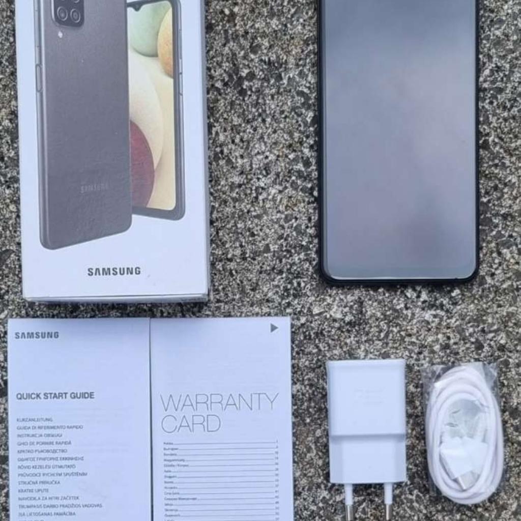 Samsung Galaxy A12 128GB Dual-Sim schwarz offen für alle Netze mit Handyhülle (Bild 1 oder Bild 2 oder Bild 3 selbst aussuchen) + aufgeklebte Schutzfolie. Handy ist wie neu da nur sehr kurz ausprobiert:

- 6,5" HD+ PLS TFT Infinity-V Display
- 4 GB RAM
- Android 10
- 5.000 mAh Akku mit Super Schnellladefunktion
- Octa-Core
- GPS-Modul
- NFC
Bluetooth-Version 5.0
- MP3-Player
- Rückkamera Quad Cam Auflösung: 48 + 5 + 2 + 2 Megapixel
- Front-Kamera Auflösung: 8 Megapixel

Euro 180. Keine Rücknahme
