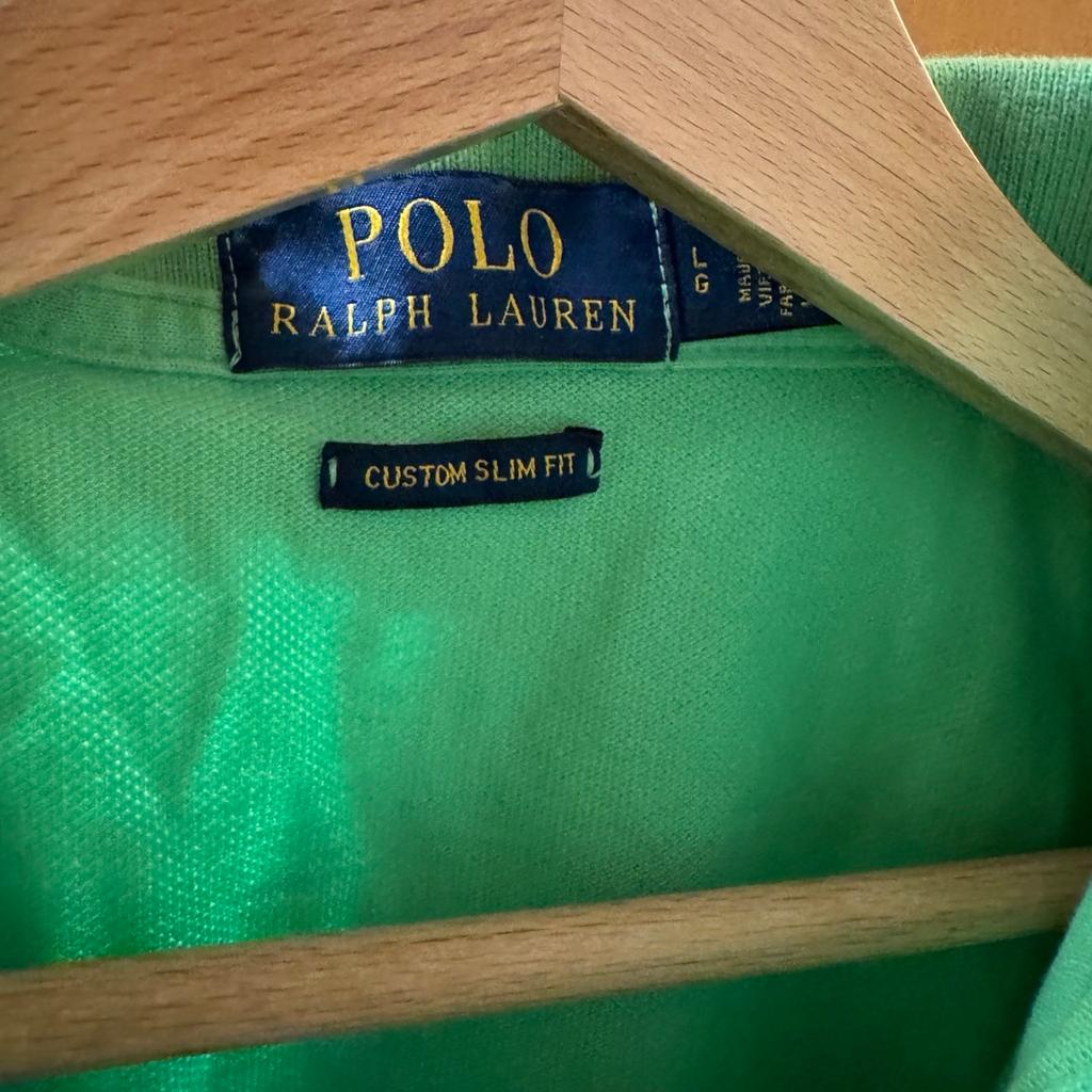 Verkaufe sehr schönes Poloshirt für Herren in Größe L. Wurde wenige Male getragen. Hat keine Beschädigungen.