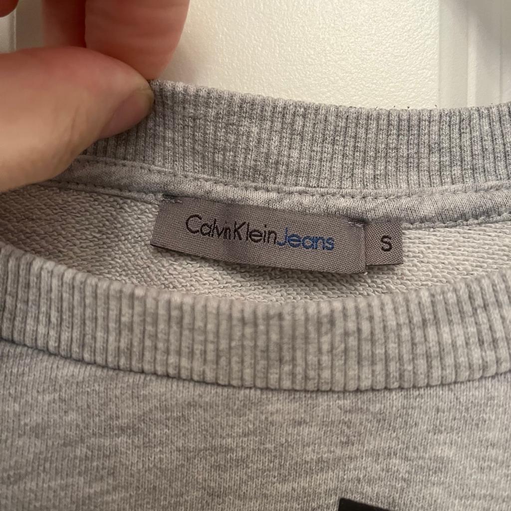 Damenpullover von Calvin Klein in Größe S für mich eher XS

Selten getragen, frisch gewaschen

Privatverkauf

Versand 5,20