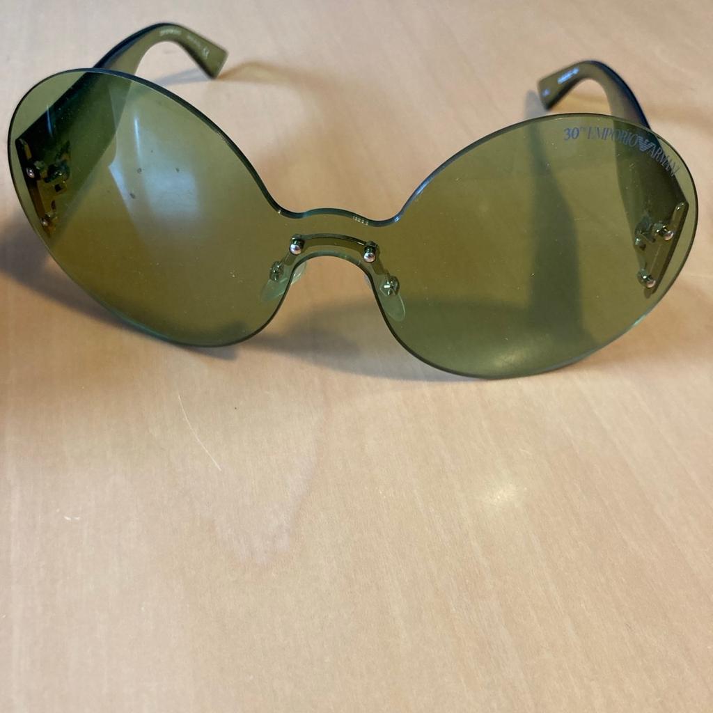 Damen Armani Sonnenbrille mit Etui abzugeben. Abholung in Stutensee- Spöck. Versand gegen Aufpreis Porto und Verpackung möglich.