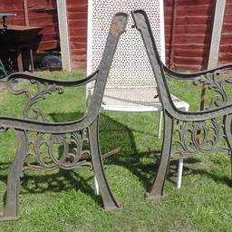 Here we a have a  pair of  garden cast iron bench ends. In great condition, in need of a good clean and painting,  bolts are very rusty. Ref.  (#831)

  Height........ approx  32 inch / 81 cm
  Width........  approx  21 inch / 53 cm

Pick up only, Dy4 area. Cash on collection.