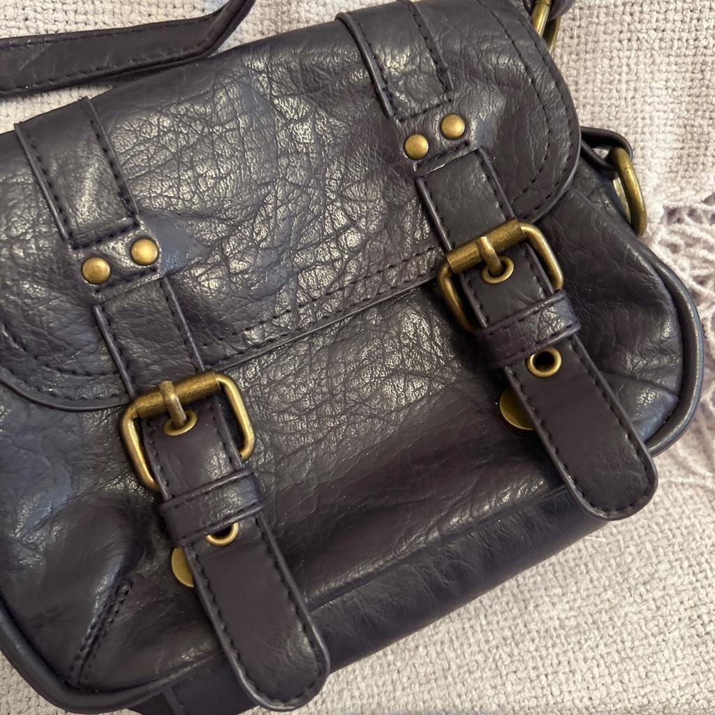 Leather look bag.deep purple colour.popper fastening.lined inside with small zip compartment.cross over body style bag.has a nice long strap.from Primark new item.Bag size not including strap.height 14cm length 18cm width 5cm