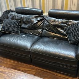 Looking for a quick sale, 2 seater recliners Italian leather nothing wrong with it. Interested message me reasonable offers welcome.

A good wipe, that's all l've not seen any damages to it. but it's in a very good condition.

Size 200cm By 91cm 👍

Need to move it as I need the space

Collection only