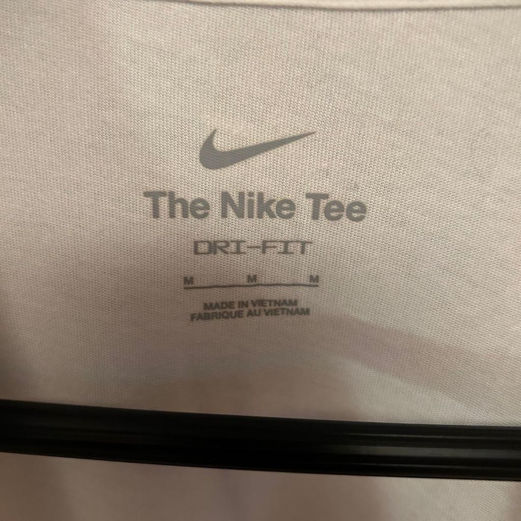 Men’s Medium LFC Nike White Cotton T-Shirt

Excellent condition