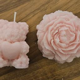 Scemted Candles 
Pink Teddy bear £2
Pink rose £3
Can do other colours if you'd prefer ,just ask