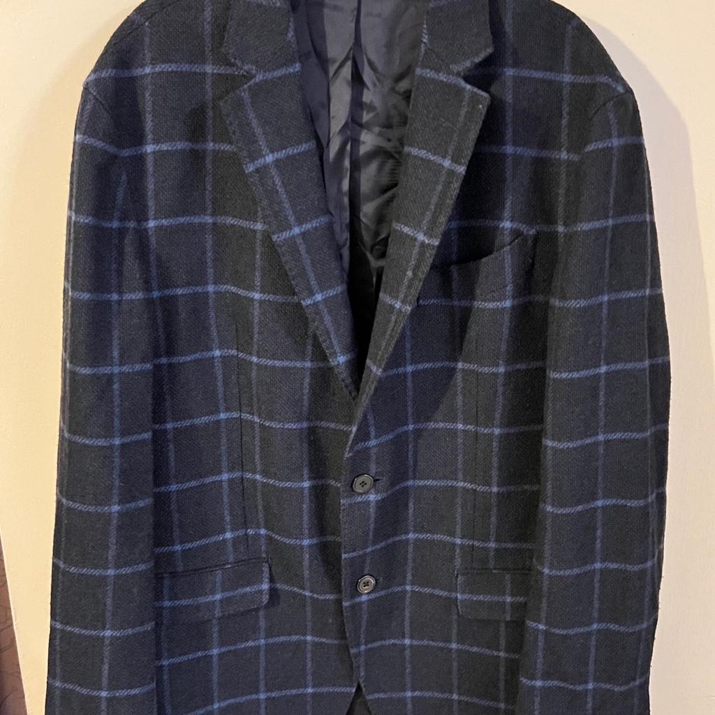 Hi, welcome to this great looking style gents Massimo Dutti Finest Italian Fabric Wool Blend Blazer Size Eur 52 US 42 in perfect condition measurements in last photos thanks