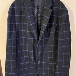 Hi, welcome to this great looking style gents Massimo Dutti Finest Italian Fabric Wool Blend Blazer Size Eur 52 US 42 in perfect condition measurements in last photos thanks