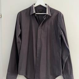 Neuwertiges Herrenhemd von Zara in grau
Kaum getragen, Größe M, Slim Fit

Bei meinen weiteren Anzeigen befindet sich auch ein passender Anzug.

Privatverkauf, keine Garantie, Gewährleistung oder Rücknahme