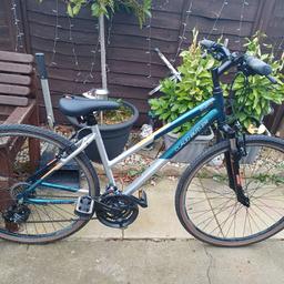 Ladies bike for sale is in excellent used condition full working.
700c aluminium wheels excellent tyre 
18" aluminium frame lightweight 
21speed shimano 
Collection only Peterborough pe3 
Cash only