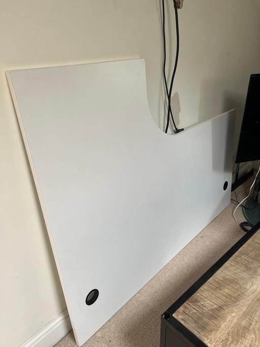 Buy & Sell North London Totteridge - North London - Photos for White corner desk with matt silver legs