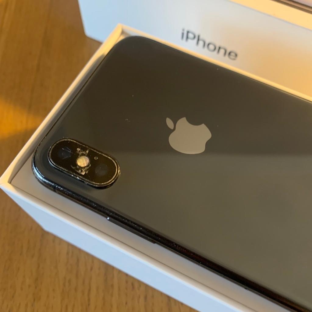 iPhone X - 64GB - Unlocked - Grey - Good condition

Sim free any network

Face ID ✔️

Has a cracked camera lens but does not affect the camera. It’s clear and works perfectly.

All in good working order.

Handset with charger.
