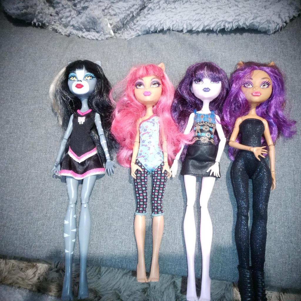 monster high dolls old version and stages and ect .
not sure how many dolls or if all limbs are there but there's alot and doubles of items aswell ..
can't do individual pics don't have space on here .. but if you message I can send privately
dolls between £5-£15
stages £5-£10
and the rest can be worked out thanks for reading.
collection only cash only
