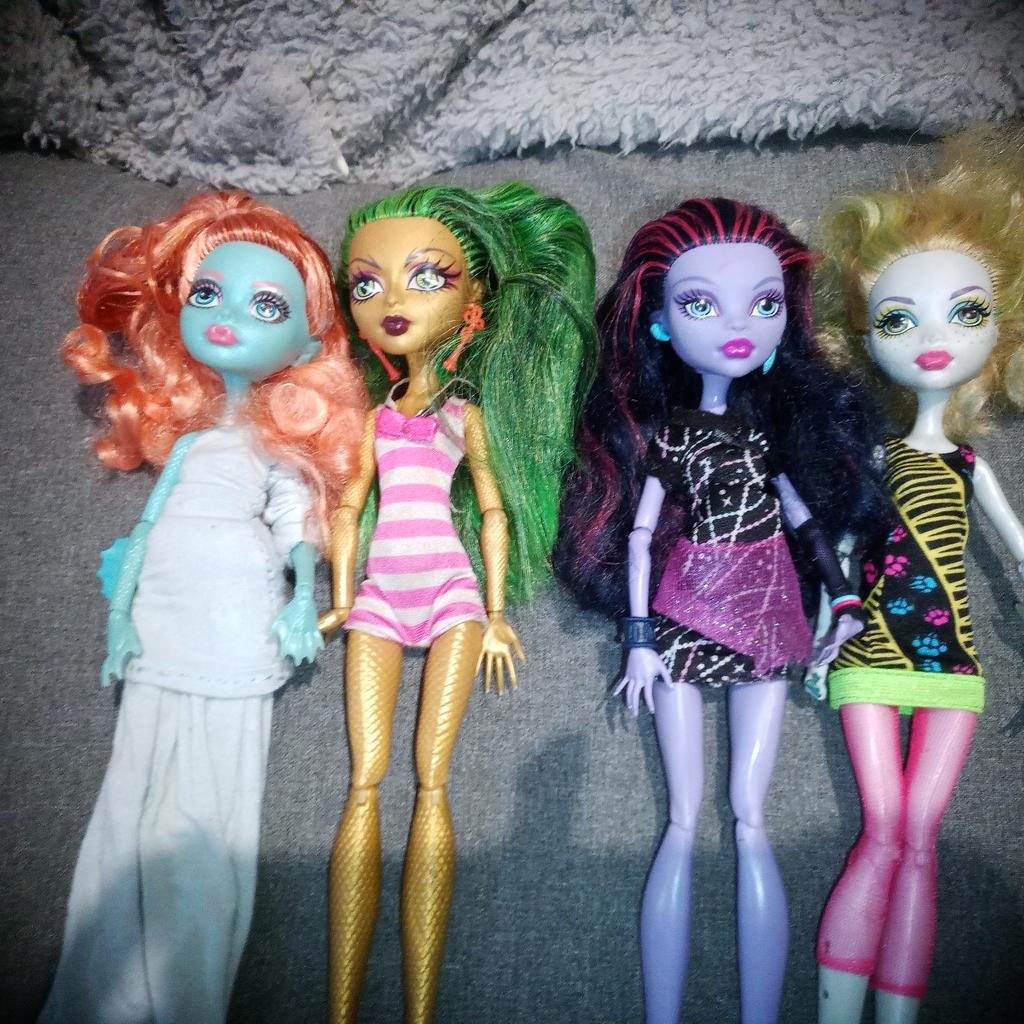monster high dolls old version and stages and ect .
not sure how many dolls or if all limbs are there but there's alot and doubles of items aswell ..
can't do individual pics don't have space on here .. but if you message I can send privately
dolls between £5-£15
stages £5-£10
and the rest can be worked out thanks for reading.
collection only cash only