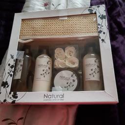 Natural gift set shower gel body lotion body scrub bath crystals bath confetti roses massage back strap collect only