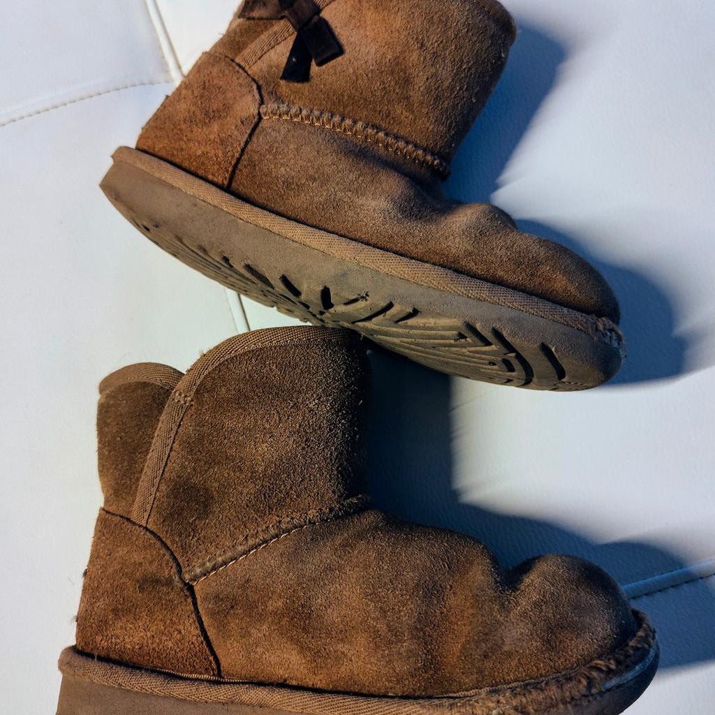 Gefütterte Leder Stiefel mit Gebrauchten und Abnutzungen vorne (siehe Fotos), deswegen so günstig.

Abholung in Marbach am Neckar
Versand möglich
Privatverkauf: keine Rückgabe / keine Garantie