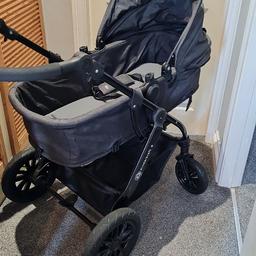 Kinderkraft moov 3in1 travel system, in grey & black.
Car seat - few marks
Changing bag
Carrycot
Pram
Forward & Rear facing