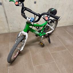 Verkaufe ein gut erhaltenes 
Woom3 Fahrrad,
perfekt für kleine Kinder 
zum lernen.

Voll funktionsfähig und mit 
Seitenständer, Klingel, Kettenschutz