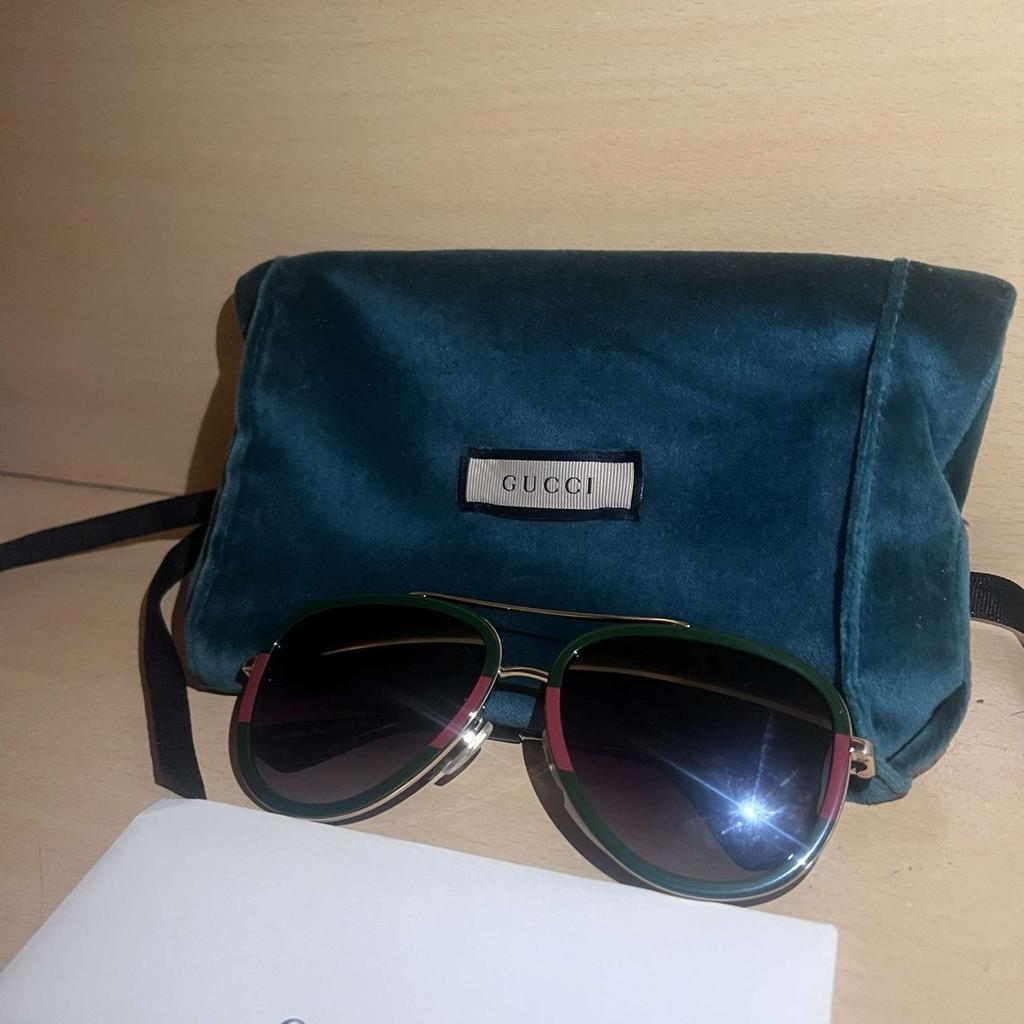 Gucci sunglasses 100% authentic
Authenticity card included
RP350
Open to all offers