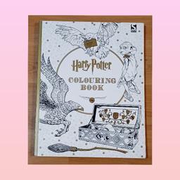 RRP: £9.99

Packed with 80 pages of stunning of artwork from the Warner Bros. archive, this book gives fans the chance to colour in the vivid settings and beloved characters from the wizarding world!

Unique and interactive, the Harry Potter Colouring Book is a perfect collector's item for fans of the blockbuster saga. 

Excellent condition, only used once as shown in photo 

#harrypotter #colouringbook #harrypottermerch #officialmerch #colouring