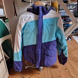 Ski Jacke von Protest zu verkaufen.
Selten getragen.
Preis VHB.
Gegen Kostenübernahme auch Versand möglich.