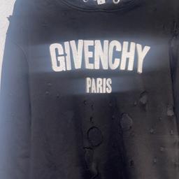 Givenchy ripped hoodie står XL men sitter som en M