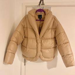 Stylish puffer coat
Fitting size 12/14
New condition
Stand out, stay warm
High collar
Press-stud placket
Side pockets
Regular fit
From a pet and smoke free home
Collection se16 4en
Thanks for looking