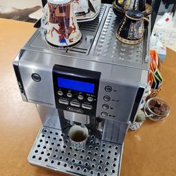 Der DeLonghi PrimaDonna ESAM 6600 Kaffeevollautomat ist ein gebrauchtes Gerät in Silber. Mit einer Leistung von 1350 W und einer Größe von 28,50 x 42 x 38 cm ist er ideal für Kaffeeliebhaber geeignet. Der Automat kann sowohl gemahlenen Kaffee als auch Bohnenkaffee verarbeiten und bietet Platz für zwei Tassen. Das Material des Geräts besteht aus Edelstahl
Milchkanne ist mit dabei.
der Automat funktioniert häufig einwandfrei muss allerdings gewartet werden .
nur selbst abholen.