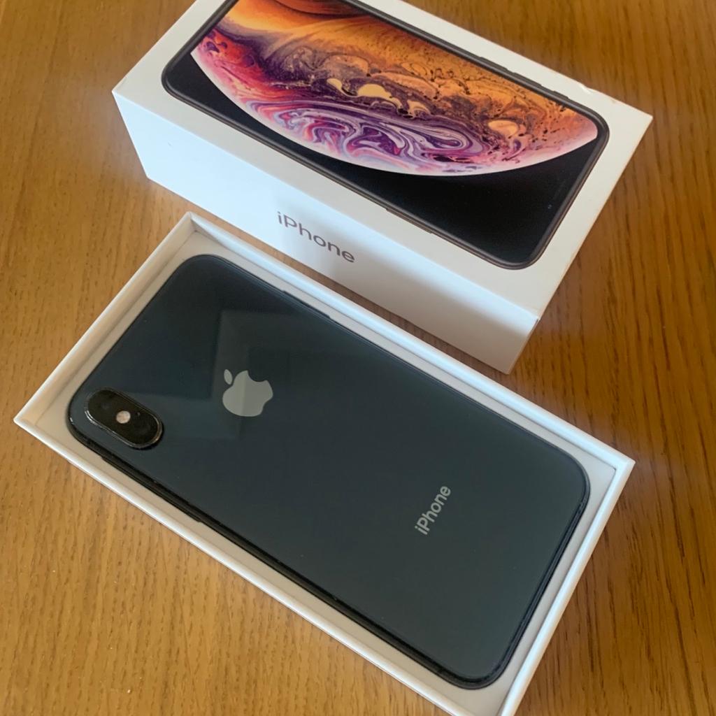 iPhone X 64GB - Unlocked - Grey - Excellent condition

Slight crack on camera lens, this does not affect camera.

Sim free any network

Face ID ✔️

Good Battery Health 🔋

All in good working order.

Handset with charger.