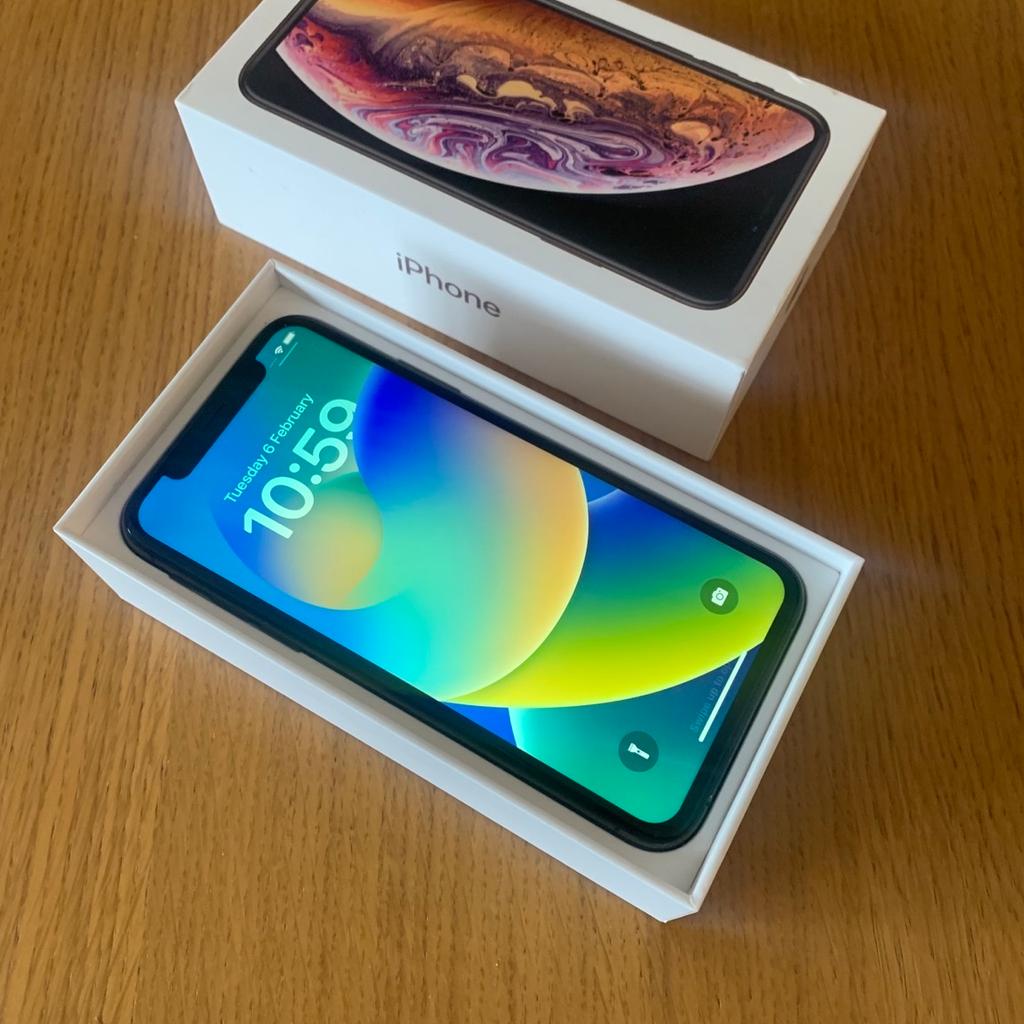iPhone X 64GB - Unlocked - Grey - Excellent condition

Slight crack on camera lens, this does not affect camera.

Sim free any network

Face ID ✔️

Good Battery Health 🔋

All in good working order.

Handset with charger.