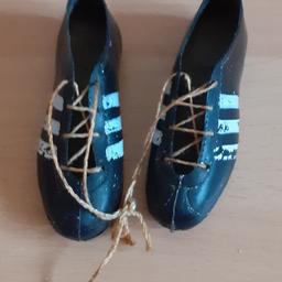 Vintage Adidas Fußball Schuhe für den  Autospiegel
Maße ca. 9 x 3,5 x 3,5 cm
Gebraucht, stammen aus einem Nachlass 

Abholung in 69226 Nußloch / Nussloch
Versand gegen Aufpreis