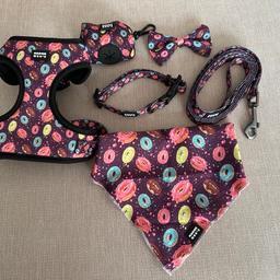 I am selling a brand new 6 piece dog harness set in size small only. The set includes a harness, collar, lead, poo bag, bandana & bow tie with Madgie Moo’s logo, named after my dog. 
Harness is adjustable and the Neck size is approximately 26cm -32cm & Chest size is approximately 35.5cm - 49.5cm. Great for puppies & small breed dogs. 
Please feel free to ask any questions and I can post out within the UK for an extra cost to cover the postage. 
Collection is from Newton Hill, Wakefield.