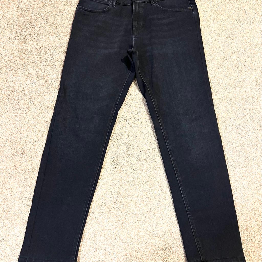 Hi and welcome to this great looking style gents Massimo Dutti Tapered Fit Jeans Size 32 in perfect condition thanks