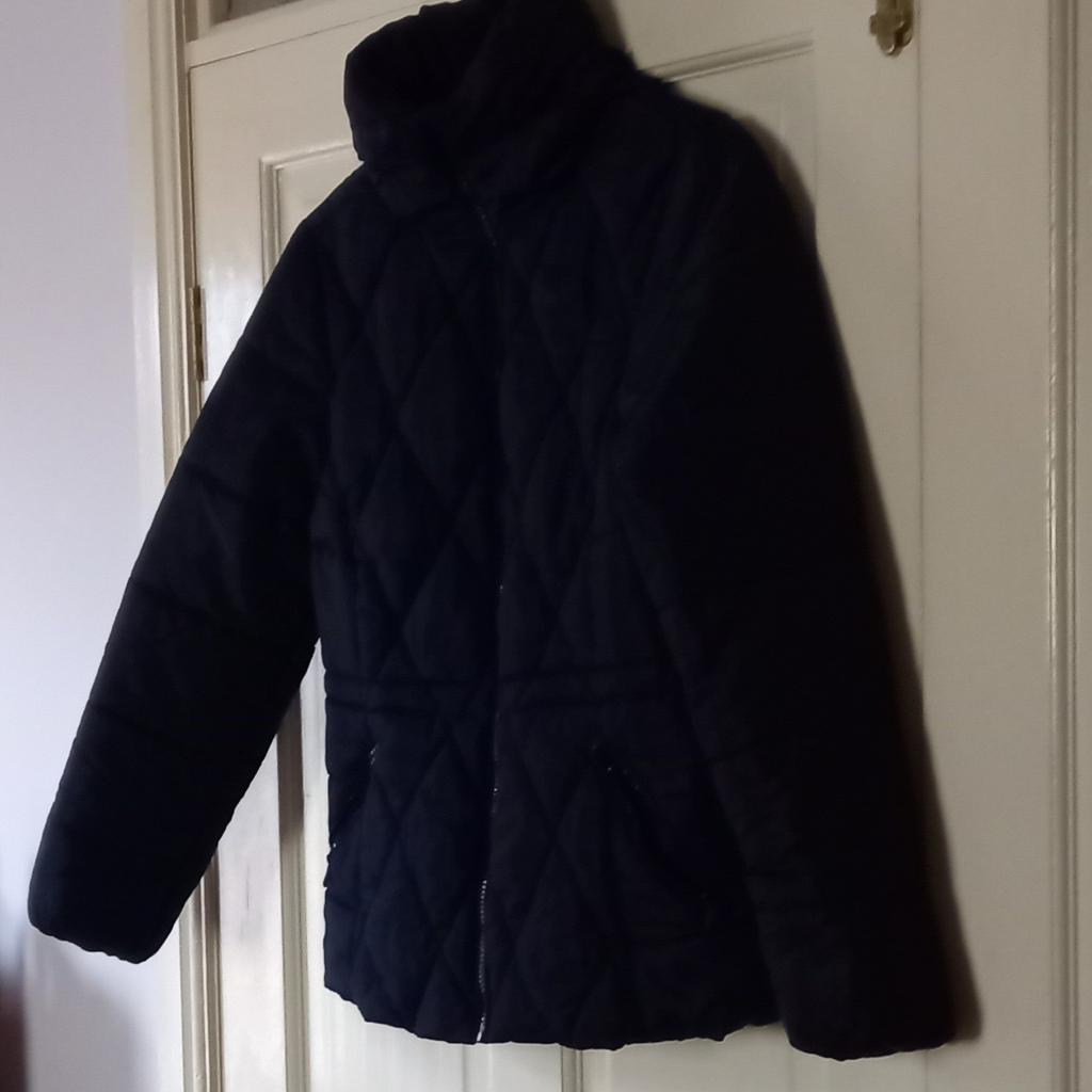 Lovely navy blue quilted cropped waterproof hooded coat from M&S. Hardly worn in very good condition.